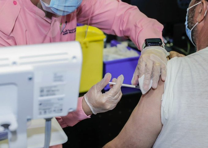FRexpats_Q's tweet photo. La protection maximale se développe environ 10 à 14 jours après la prise de la deuxième dose du vaccin #COVID19 , a souligné un haut responsable de la santé.
#Qatar https://t.co/YGKyjm0sZS