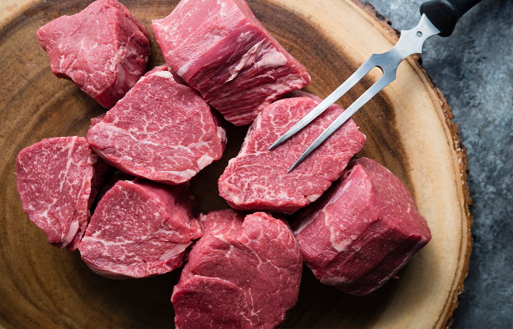 Wagyu_Shop's tweet photo. Indulge in robust flavor and buttery texture with American Wagyu Filet Mignon 🍽️
#TheWagyuShop #wagyu #beef #filetmignon #wagyubeef #steak #premium #quality #upscale #eats #cookathome #dinnertogether #flavor #dinnerideas #foodie https://t.co/eVarQMA2QM