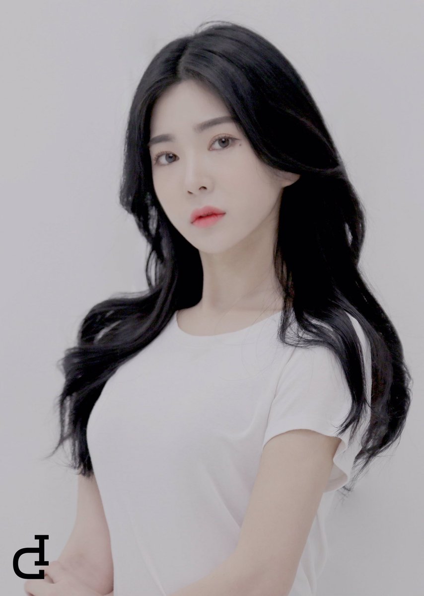 gg_archived's tweet photo. .*โขใปโ โโโ
Upcoming girl group I.G have released profile shots for their members Cheoum, Sua, Riyu and Yejeong!
#IG #CHEOUM #SUA #RIYU #YEJEONG @IG__official https://t.co/I543MrhXEU