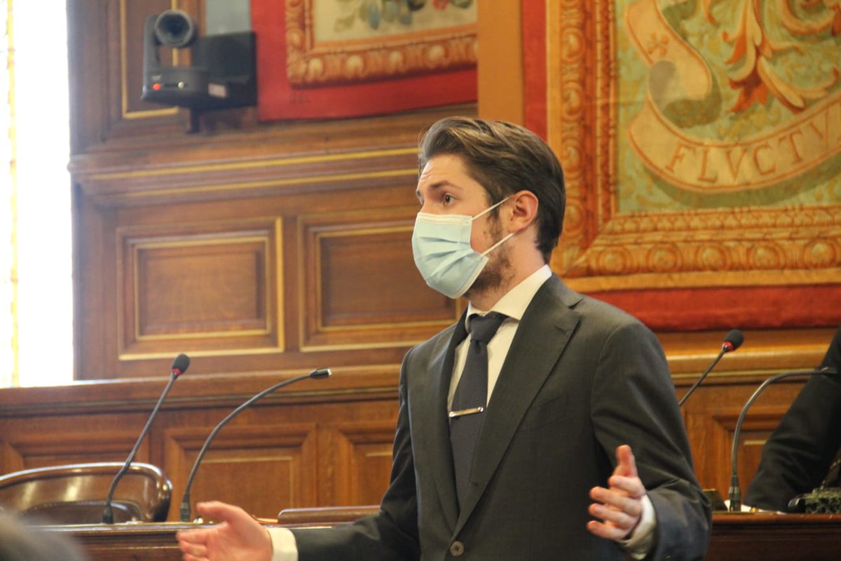 UnivEvry's tweet photo. Mardi dernier, l'association @RevolteToiEvry  de #UnivEvry est devenue championne de France de Débat 2020 de la Fédération Francophone de Débat et d’Eloquence !
L'Université d'Évry est fière et félicite ses heureux champions ! 👏
#débat #éloquence #coupedefrance #championnat https://t.co/oo9a1cpc5q