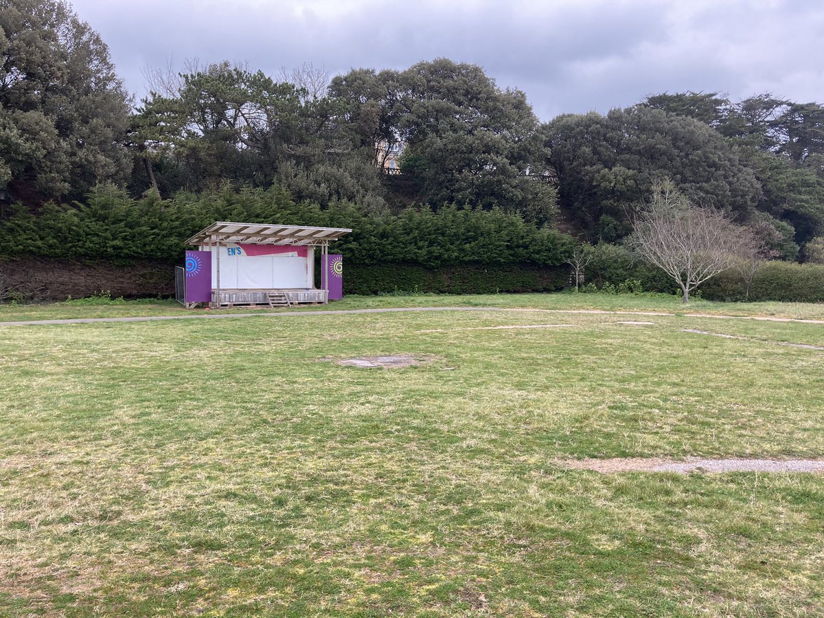 eastdevon's tweet photo. #EDDCStreetSceneOps have done a fab job at #QueensDriveSpace in #Exmouth today. Prep is now firmly underway to get the site ready for opening, huts have been erected for storage, grass has been cut & some benches placed. Thanks all for your hard work today! #beforeandafter 🤩 https://t.co/W2tzQ10AHj