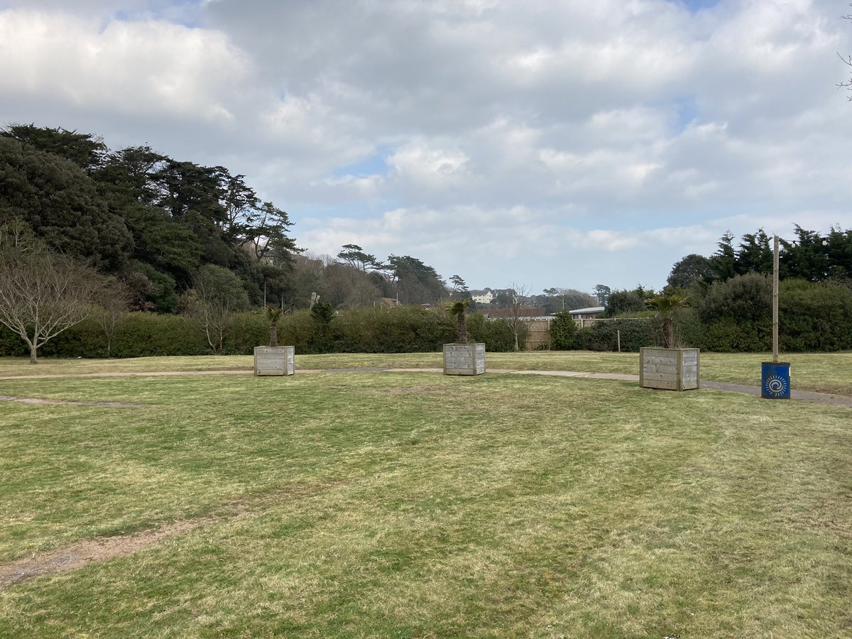 eastdevon's tweet photo. #EDDCStreetSceneOps have done a fab job at #QueensDriveSpace in #Exmouth today. Prep is now firmly underway to get the site ready for opening, huts have been erected for storage, grass has been cut & some benches placed. Thanks all for your hard work today! #beforeandafter 🤩 https://t.co/W2tzQ10AHj