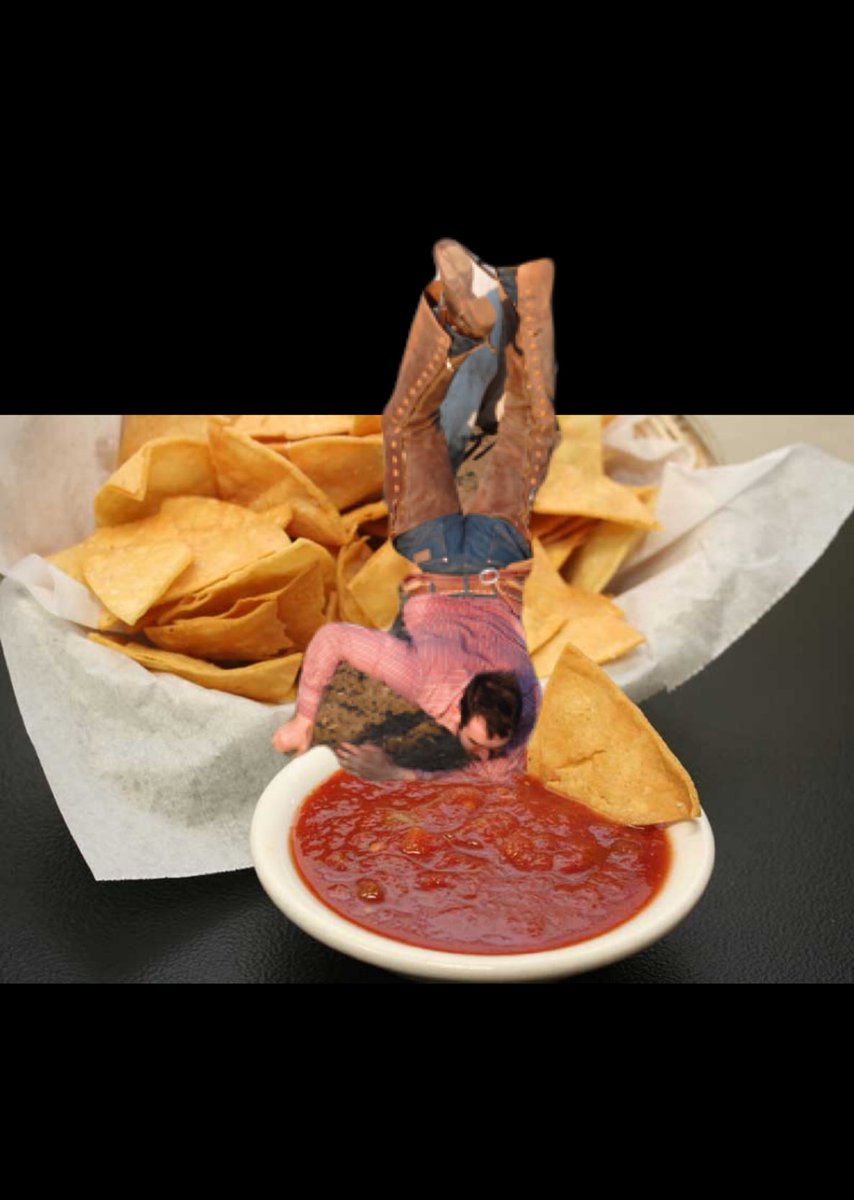 A_ARON_3's tweet photo. When they bring out the free chips and salsa https://t.co/FpX1pSq4fv