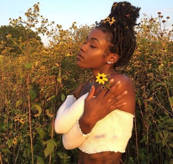 rauhling_bizzle's tweet photo. thread of Black women in cottagecore because they don’t get enough visibility and admiration in online spaces https://t.co/9LULWEHiKc