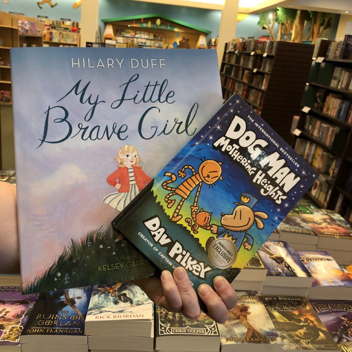 BN_Orem's tweet photo. @HilaryDuff has a picture book releasing today!
There's also a new Dog Man! Woof! Woof!
(oh, yeah, we just barked on twitter. Book be like that.)
#kidsreads #oremreads https://t.co/KmZ8oHB5l4