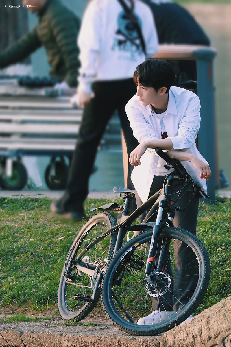 Vicky31020277's tweet photo. 阳光、青春、翩翩少年🌿🌸💙
#HaoFushen #郝富申
Source see logo from Weibo https://t.co/Vj2RWyVDmK