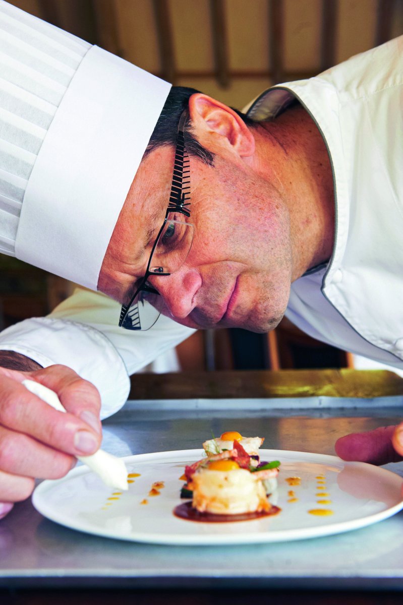 BernardLoiseau's tweet photo. Ne manquez pas @Des Racines et Des Ailes ce mercredi 24/03 à 21h05 sur @France 3 pour une immersion inédite dans l’histoire et les trésors de notre magnifique #Bourgogne dont la #gastronomie avec le chef #PatrickBertron du #restaurant 2* #LaCôtedor à #Saulieu.
#cotedortourisme https://t.co/mJ8rmx9Y1T