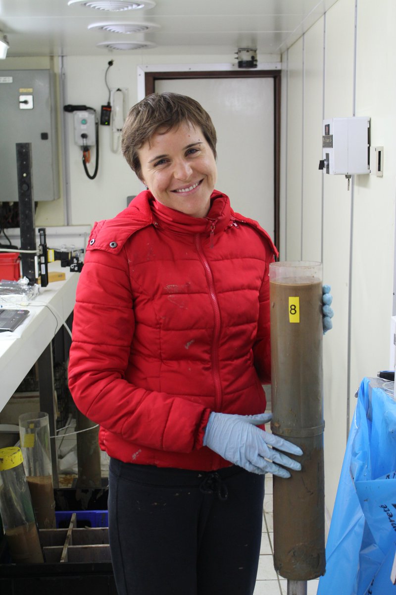 DSBSoc's tweet photo. Meet the #nextgeneration of #deepsea researchers:
Dr Lara Macheriotou a #postdoc researcher at @MarineAtUGent working on roundworms living in polymetallic nodule fields in the #abyssal Pacific Ocean
https://t.co/J0dHNbqpoT
#ScientistProfiles #ECRs https://t.co/zevTqhv0MH