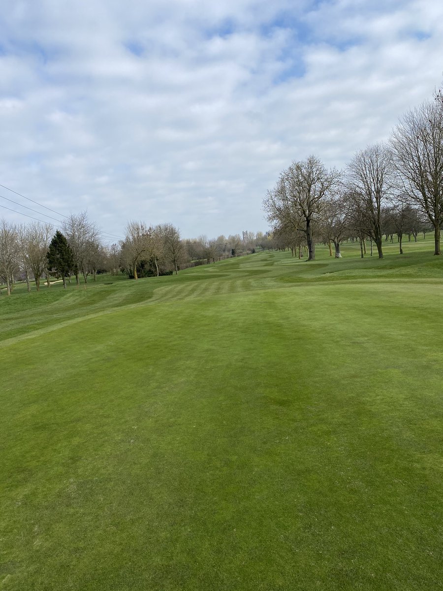 CTC_Sally's tweet photo. What a fabulous morning at this awesome club with @dhaslegrave_ so good to be out of the office ⛳️ #topgolfcourse #suncameout #awesomegreenkeepers #outoftheoffice https://t.co/e7DI95KVQe