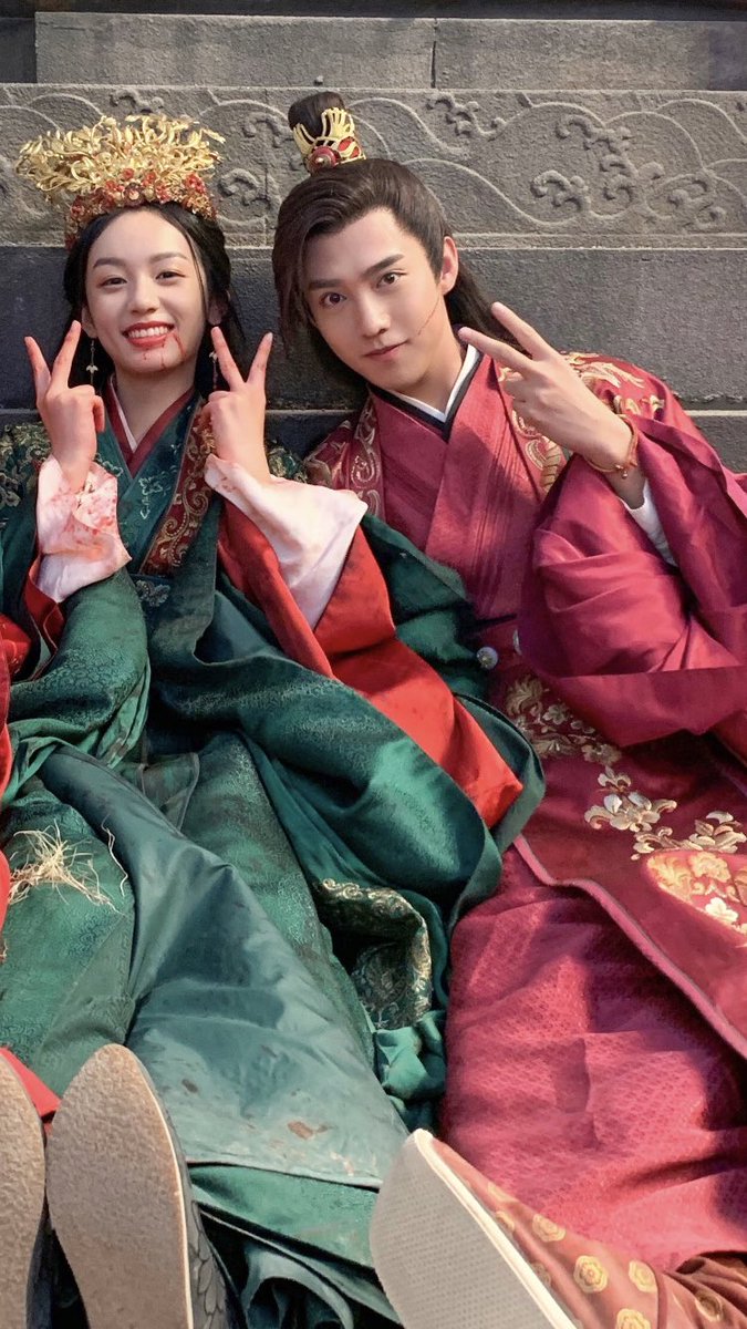 SimplyZhouYezi's tweet photo. On Bilibili when it comes to Zhou Ye & Gu Xiang ships, you’re either Cult CP or Canon CP 😝. And I see both ships are gaining traction with cnetz. 🙈 I ship Zhou Ye with herself. 😋
#xiangning #junye #wenxiang #zhouyuan #gongjun #zhouye #guxiang #caoweining https://t.co/uQ5ziwrpo3