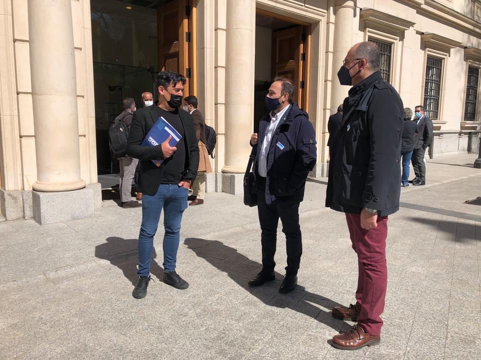 carlesmulet's tweet photo. INTERINOS Nos hemos reunido con Florencio Conejero y Lorenzo Campillo para abordar la problemáticainterinidad q afecta a secretari@s, interventor@s y tesorer@s adm. unido a la creciente conflictividad judicial seguiremos trabajando con colectivos como ASSITI y ASSIA https://t.co/U55j6gsDt4