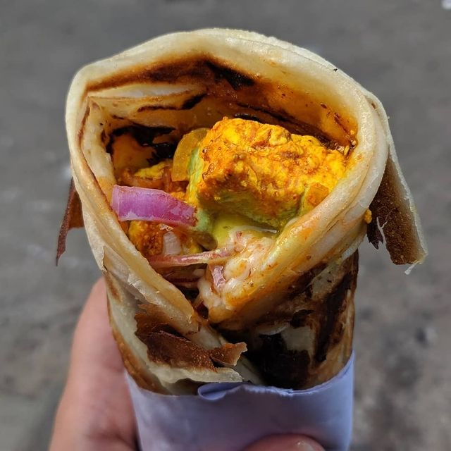 meonnies's tweet photo. PANEER ROll or MUSHROOMS đ ROLLđŻ , Which one do you love to taste?đđđ€©đ#frankie
#frankie #roll #rolls #paneerroll #mushroomroll #vegfrankie #paneerfrankie #paneertikka #paneerrecipes #mushrooms #chillipaneer #chillipaneer #vegroll #veganrecipes #vegfood #vegetrian https://t.co/8c9Fr8Dg53