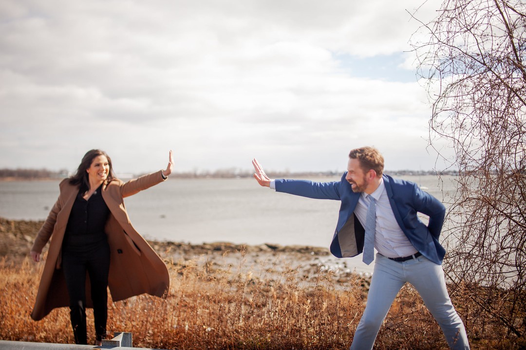 HHRandRealty's tweet photo. A high five to Jessica Lima, a Bronx Agent, from Todd Stevens, "- who already achieved ten times her 2020 year revenue within the first three months of 2021." Celebrating the success of our agents 7 ft away. 🥳 jesicalima_newyork
#howardhanna #randrealty #bronxrealestate #team https://t.co/b1V6cZjiDI