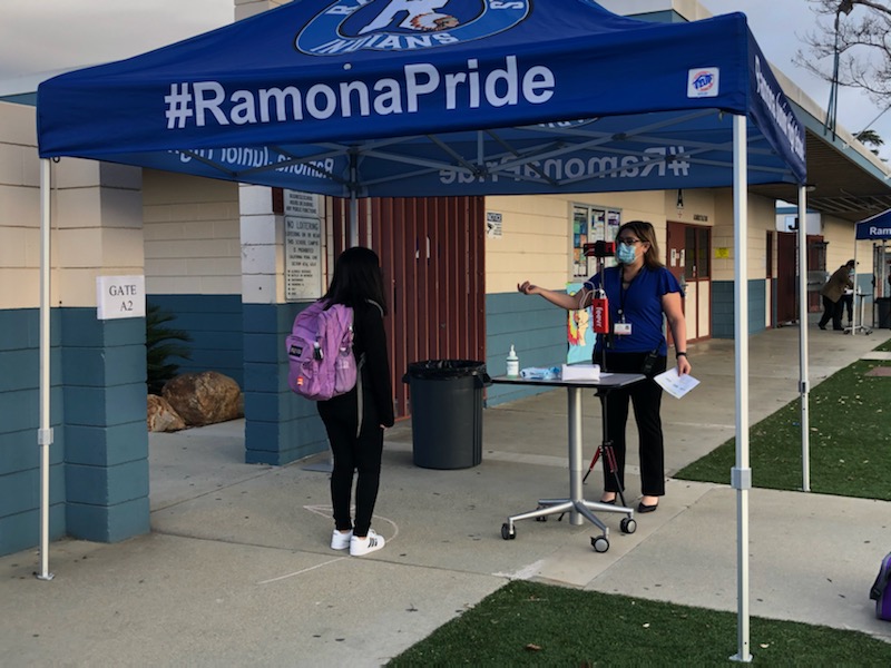 ChinoValleyUSD's tweet photo. Not only does #Tuesday begin w/the letter "T" but so does #thankful. We're extremely thankful to have our #secondarystudents back on campus for #inpersoninstruction! Many thanks for the support and cooperation our @ramonajhslive #students & parents demonstrated during drop-off! https://t.co/CexGrvh6y6