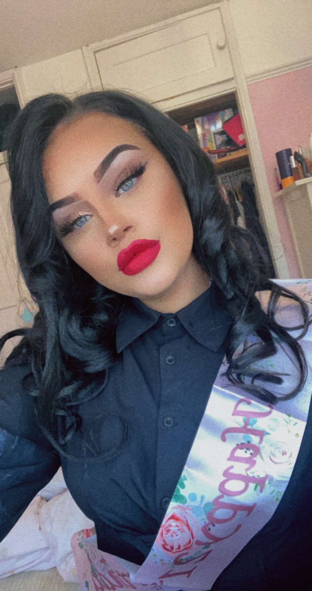 shassietim's tweet photo. My 21st🧞‍♀️ https://t.co/ZKztUaZAcI