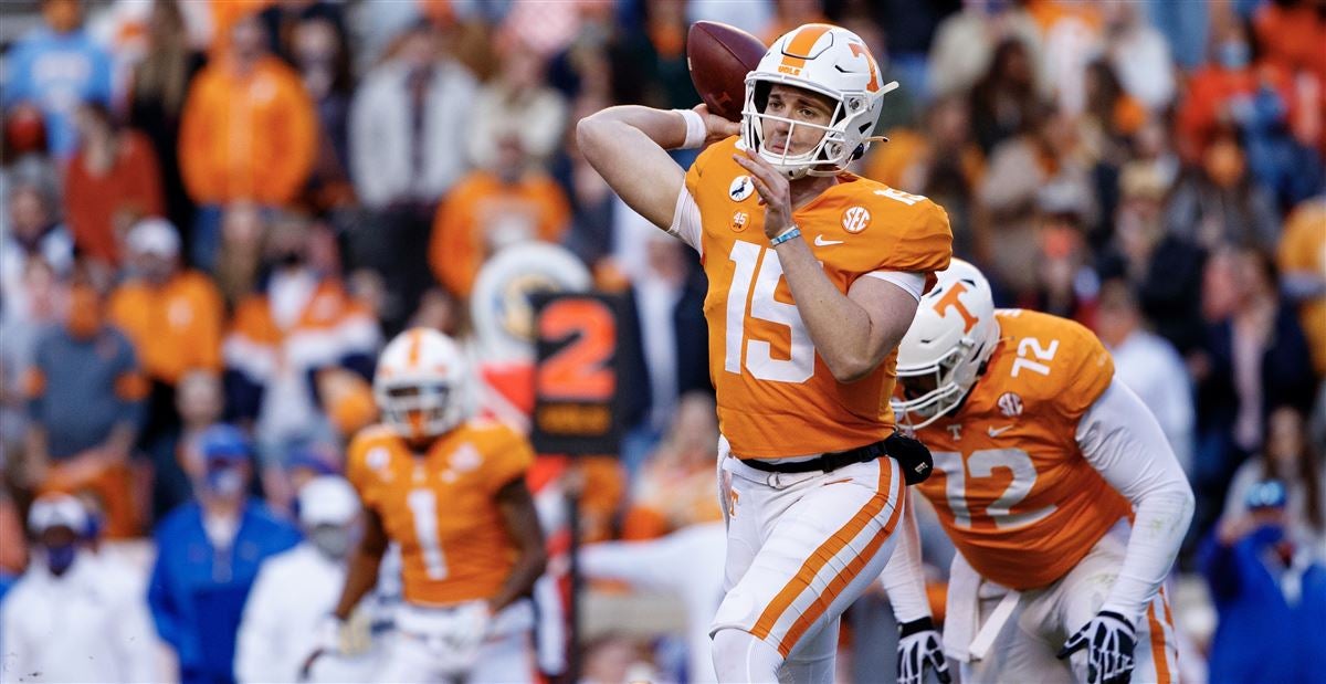 GoVols247's tweet photo. SPRING PRACTICE PREVIEW: Who will take the early lead in the #Vols QB competition?
 
➡️ https://t.co/yw6oQeTi3p via @pbrown247 https://t.co/Jy5UtSd0pk