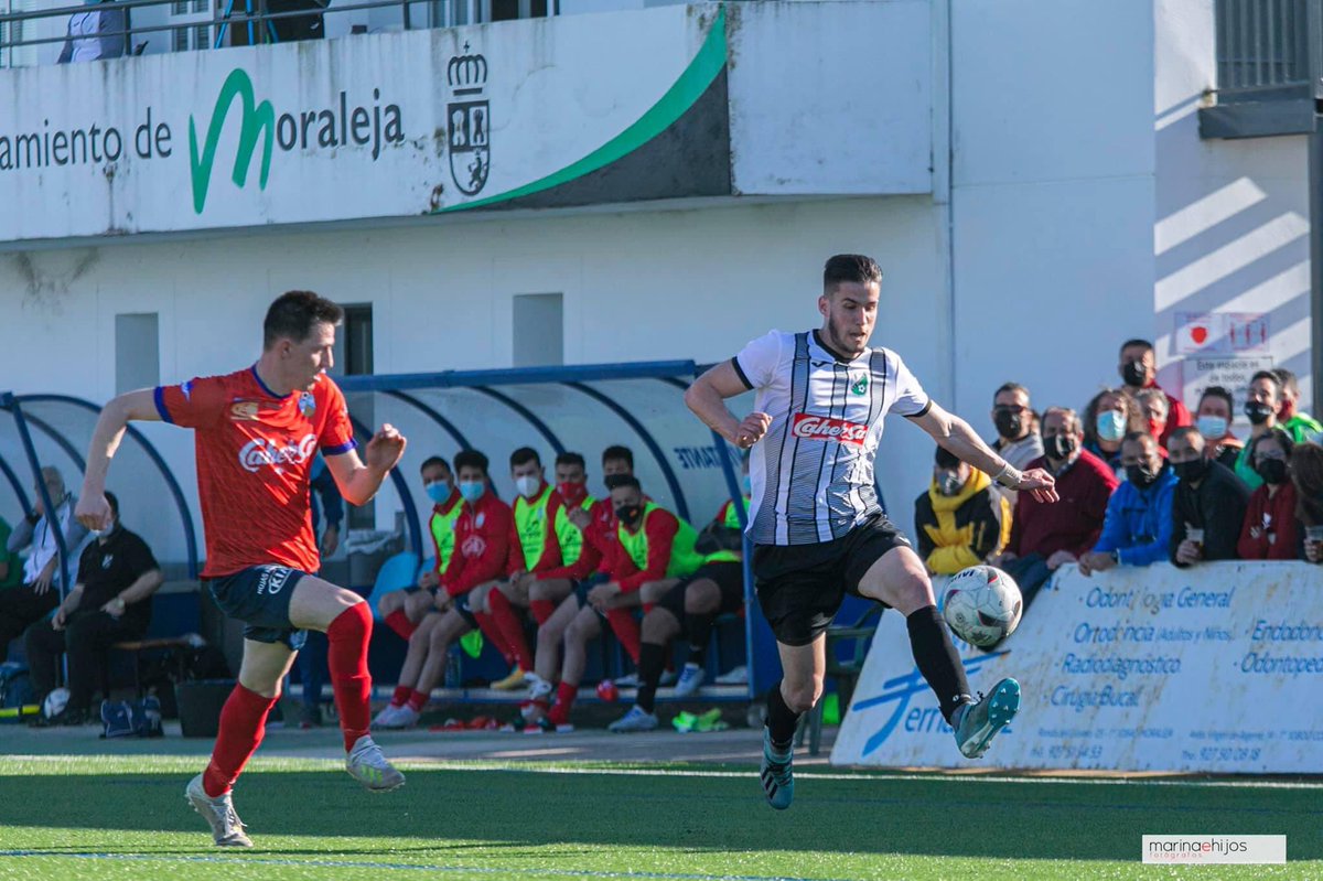 Y de nuevo en esta pasada jornada tres de los nuestros en el 11 ideal del Grupo 1 de la #PrimeraExtremeña!!👏🏻⚽️👏🏻
 
<a href="/conel_1_jimenez/">Jimenez</a> 

<a href="/cordero8888/">cordero</a> 

@sergioplata98 
 
Enhorabuena equipo!! Seguimos trabajando!!
🤜🏻⚽️🤛🏻
.
VamooosssCp!!⚪️⚫️
💪🏻🔝💪🏻
.
#AupaMoraleja💚🖤💚