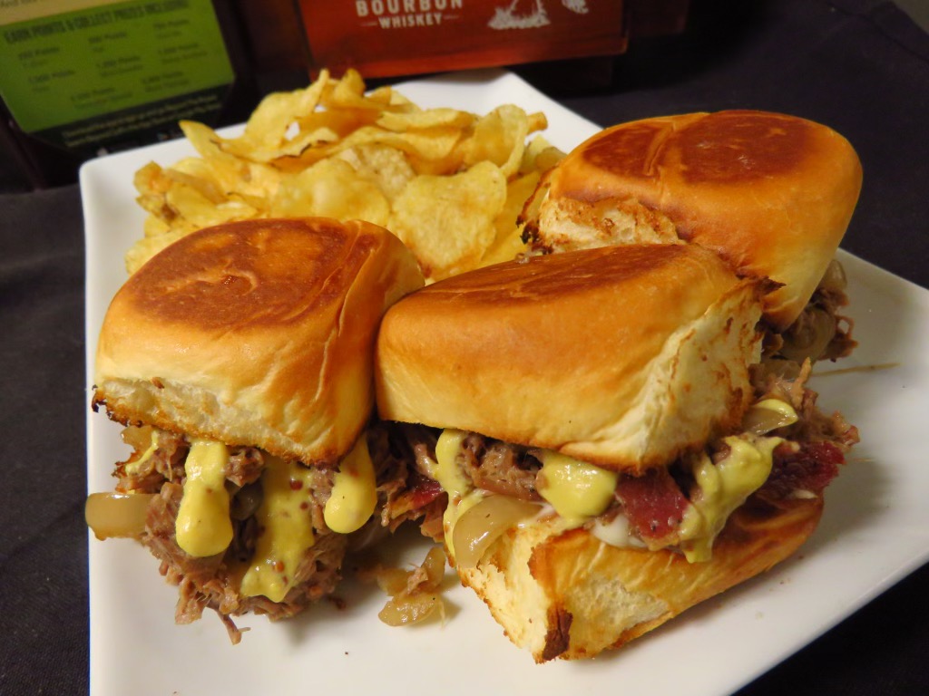 beyondgolfomaha's tweet photo. Weekly specials thru 3/28: Triple B Sliders and wing flavor madness from the sweet and salty region https://t.co/p2v0pPe1Z0