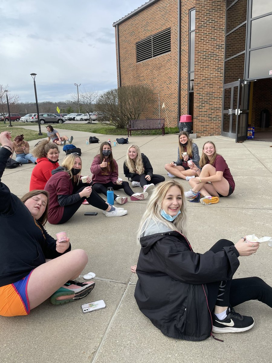 TurpinTPA's tweet photo. Virtual Conference isn’t stopping us from keeping our Ed Rising traditions alive! We always meet up at Jeni’s after competition... so we brought Jeni’s to Turpin!! @jenisicecreams @edrisingohio 💛👩‍🏫👨‍🏫🍦 https://t.co/UZK720cG3e