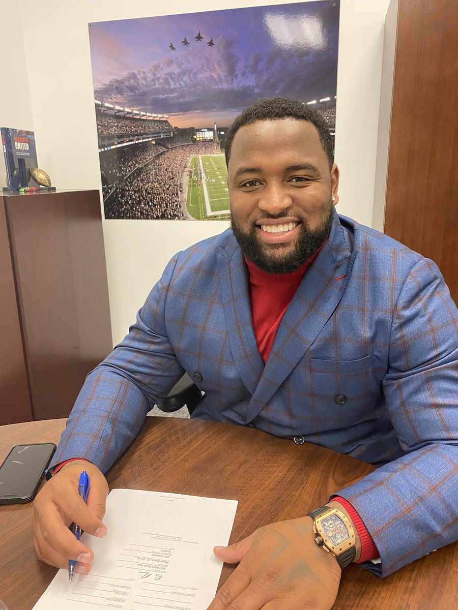 Davon Godchaux tweet media