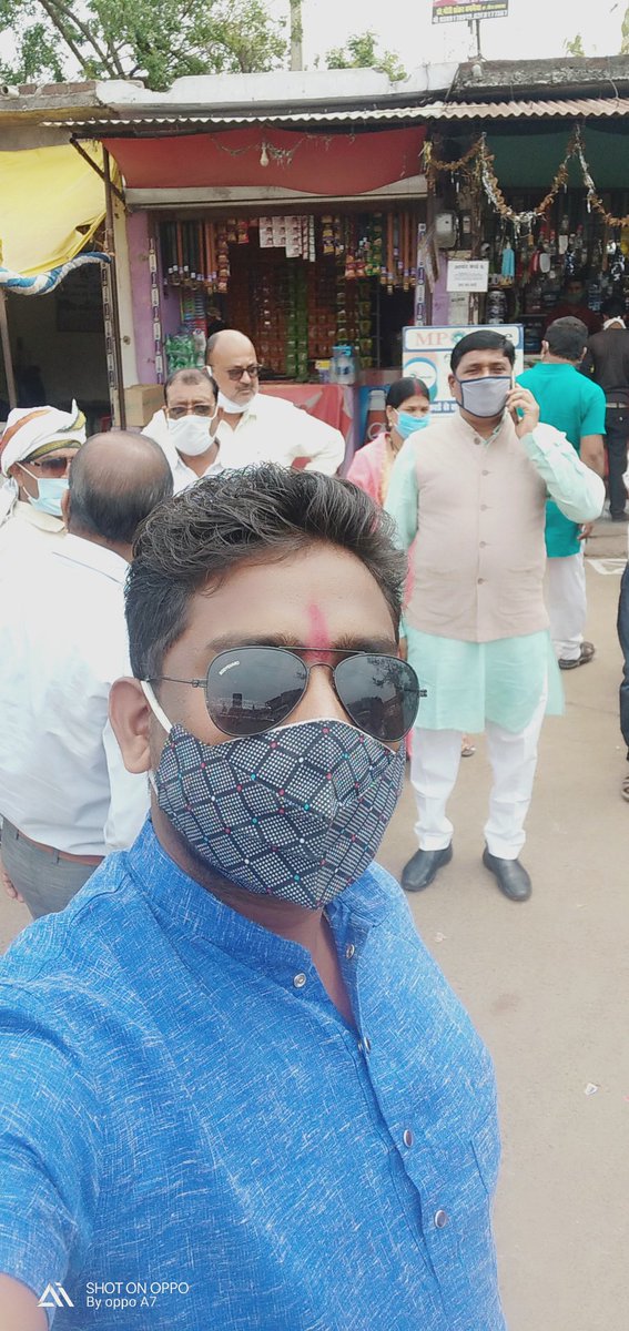 Sujeetk899's tweet photo. भाजपा मंडल मोहगांव #selfiewithmask
#मेरी_सुरक्षा_मेरा_मास्क
 #BjpMandla @GappuKhadgare  @shivpusham @Vikasyadav181 @ravis4444 @DwivediBhishm https://t.co/1mns93oslu