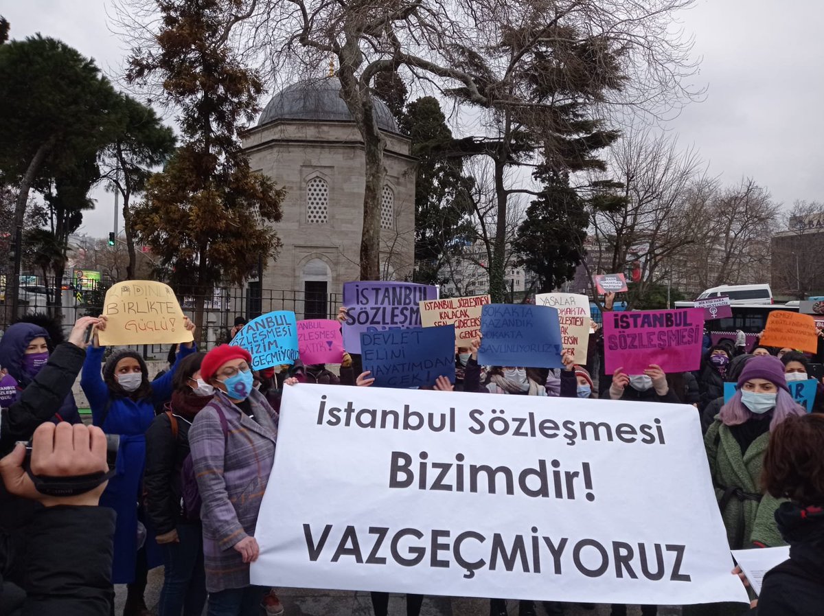 İstanbul Sözleşmesi'ne sahip çıkmaktan, hayat da karar da biz kadınların demekten vazgeçmiyoruz! 
Yaşasın Kadınlar 💜
#İstanbulSözleşmesiBizim