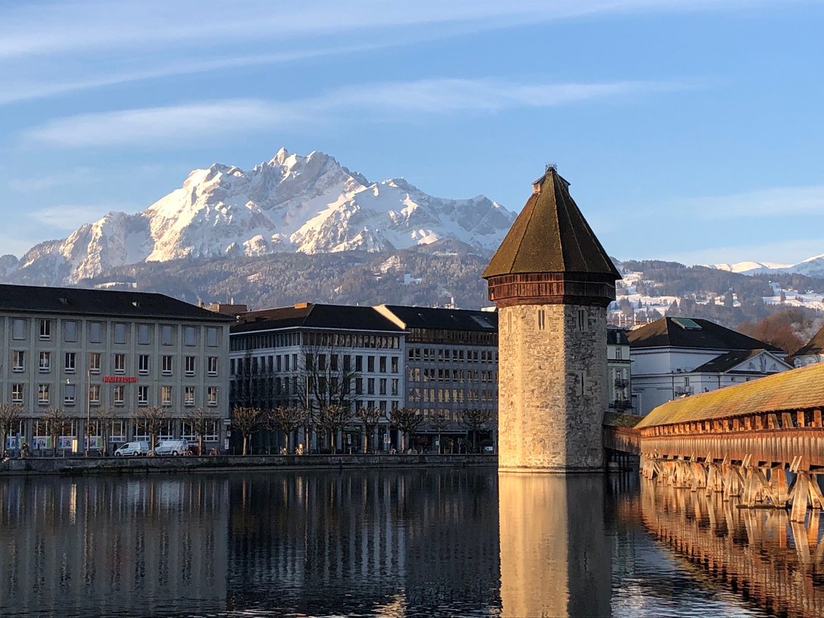 meteoschweiz's tweet photo. Frostiger Morgen, zweistellige Höchsttemperaturen, starker #Bergwind im #Bergell und #Weltwettertag. Lesen Sie mehr zu diesen Themen im heutigen Meteoblog https://t.co/MgjUIWDN8j . Bild E. Müller https://t.co/s1ayNfoPA1