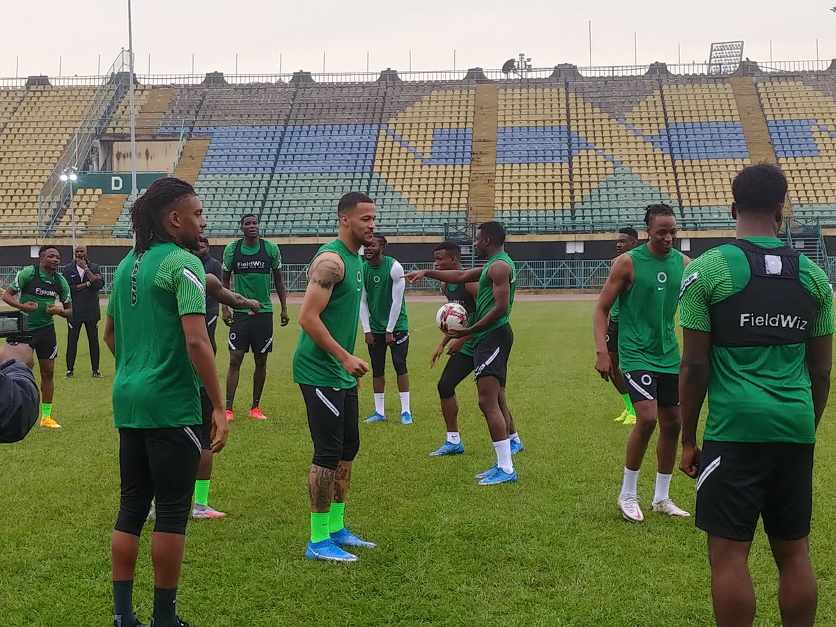 RadioNow953FM's tweet photo. We're live at the @NGSuperEagles training session at Teslim Balogun stadium.
The Eagles are back in Lagos for the first time in a decade!
#WelcomeBackToLagos #SuperEagles🦅🇳🇬 https://t.co/5CM3jwXvva