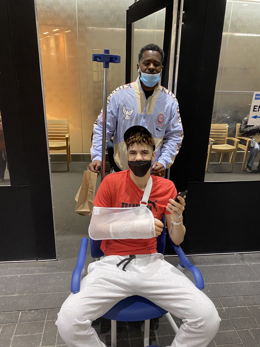 ashstro's tweet photo. LaMelo Ball with his manager Jermaine Jackson leaving the  Hospital for Special Surgery in NY after a successful procedure on his fractured wrist.

#Hornets | #NBA https://t.co/n5ZrU7A4Eg