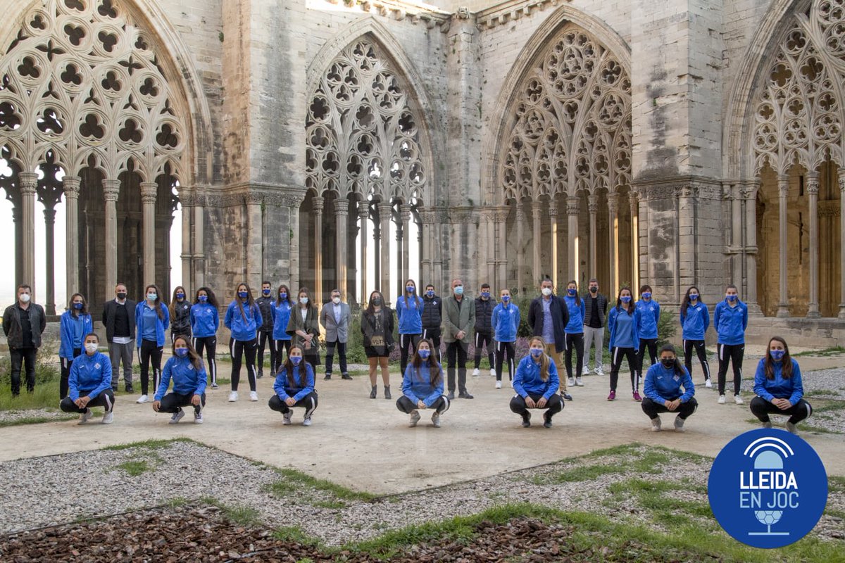 LleidaEnJoc's tweet photo. "Us heu convertit, per mèrits propis, en un orgull esportiu per #Lleida. Arribar on heu arribat, vagi com vagi el play off, ja és motiu de satisfacció per la ciutat". @MiquelPueyo s'ha adreçat així a l'@aemfemeni en la recepció oficial d'aquesta tarda a la Seu Vella. #LleidaEnJoc https://t.co/5MEAMwlNp7