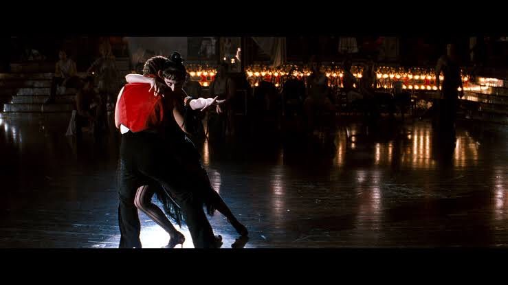 sesiniac11's tweet photo. BAŞROLDE MÜZİK:
Moulin Rouge!-Baz Luhrmann
2001
#ThePolice’in #Roxanne’iyle, Tango’nun unutulmaz buluşması
“First there is desire
Then... passion!
Then... suspicion!
Jealousy! Anger! Betrayal!”..
#eltangoderoxanne #josefeliciano #moulinrouge #bazluhrmann
https://t.co/qh7bBkWn20 https://t.co/LBL41IkACs