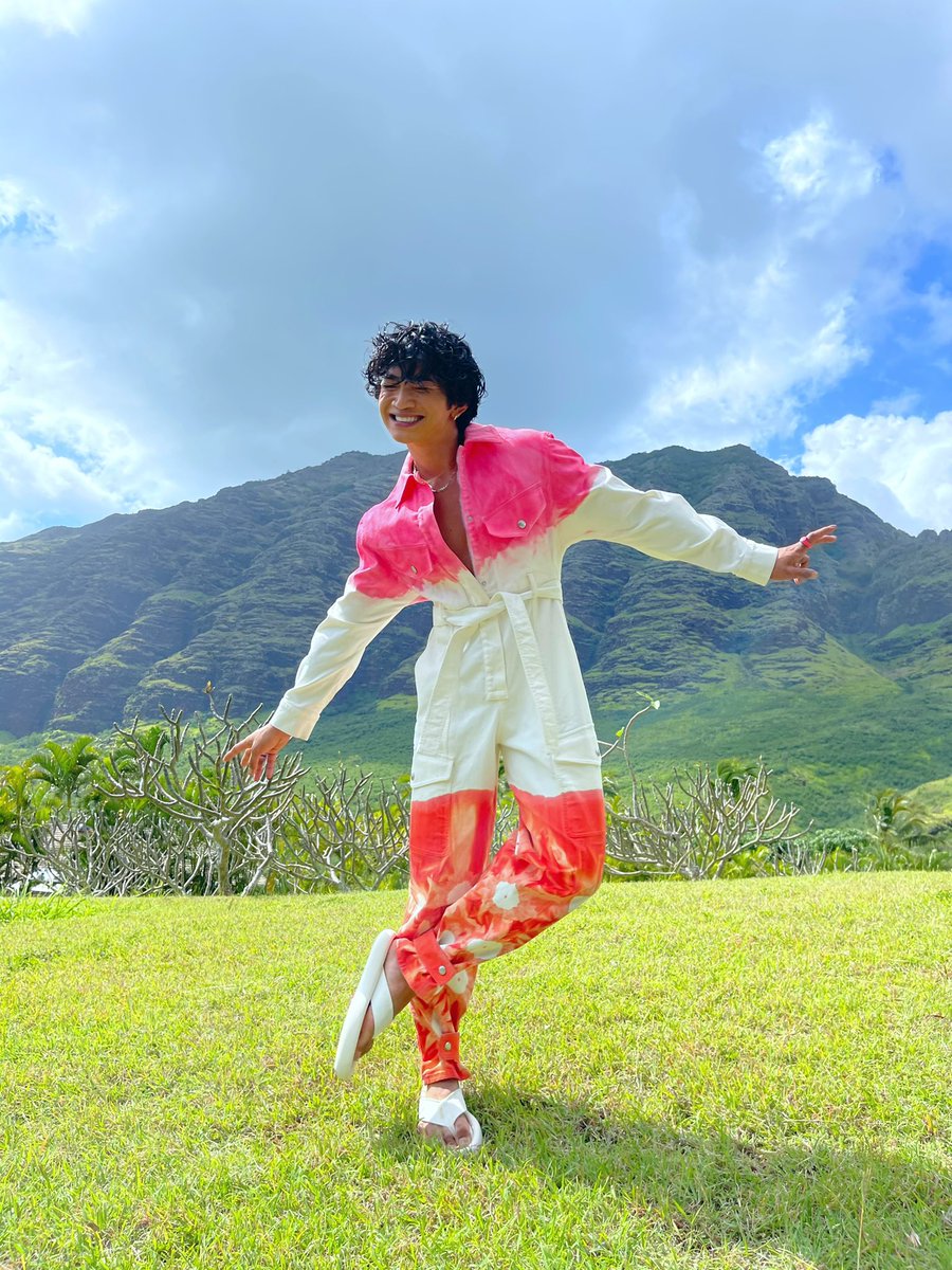 bretmanrock's tweet photo. strawberry lemonade vibes 🍓🌸 https://t.co/8J1mqfQ3LD