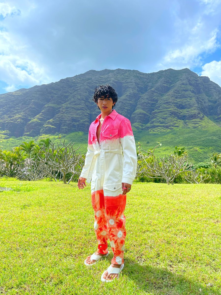 bretmanrock's tweet photo. strawberry lemonade vibes 🍓🌸 https://t.co/8J1mqfQ3LD