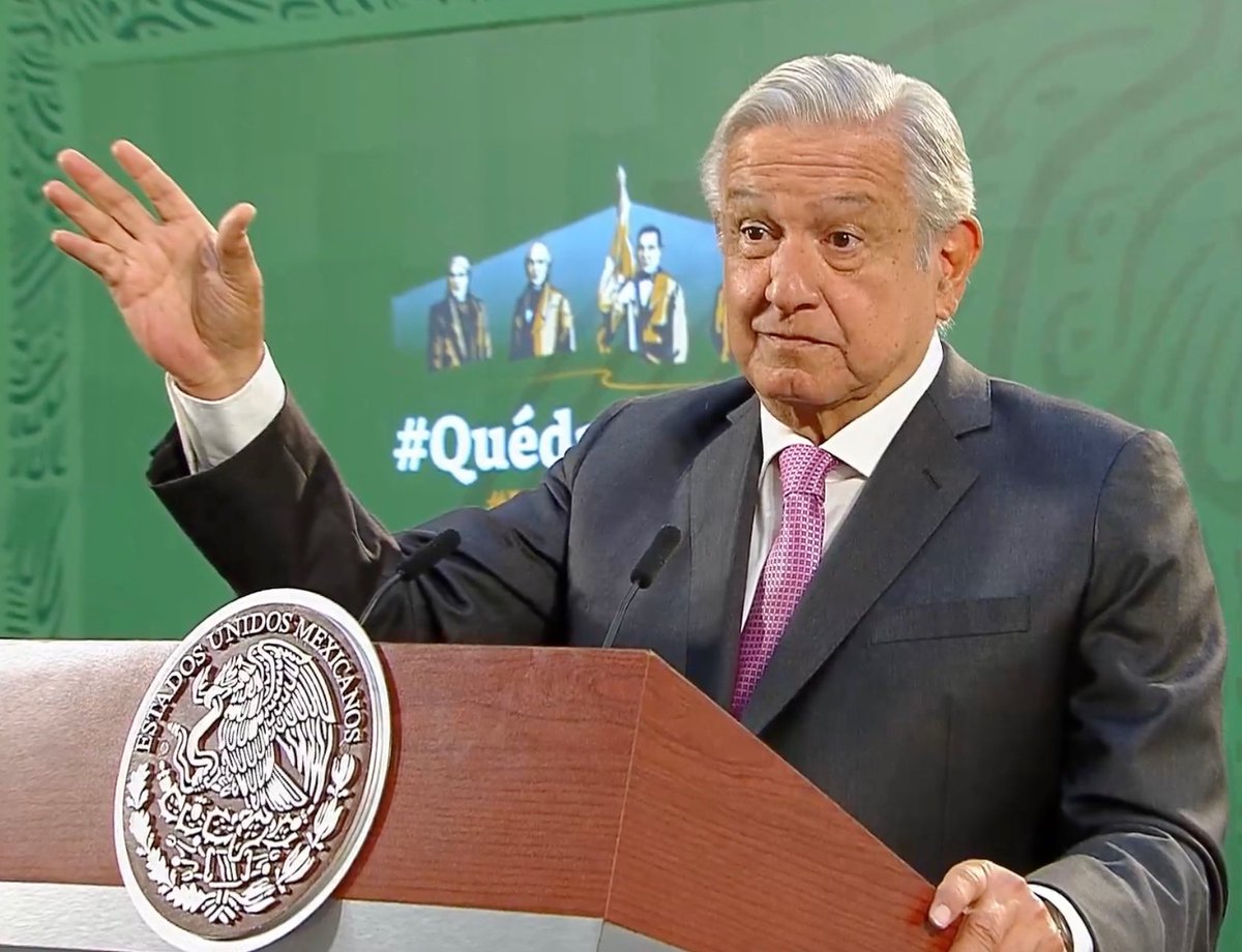 enlazonacero's tweet photo. El Presidente @lopezobrador_ desata la polémica en la Opinión Pública al aumentar gradualmente la pensión universal para adultos mayores hasta los 6MIL pesos en 2024 y reducir la edad de jubilación a 65 años, cuando él la subió a 68. Faltando sólo 75 días para las elecciones. https://t.co/X44GhIMaFI