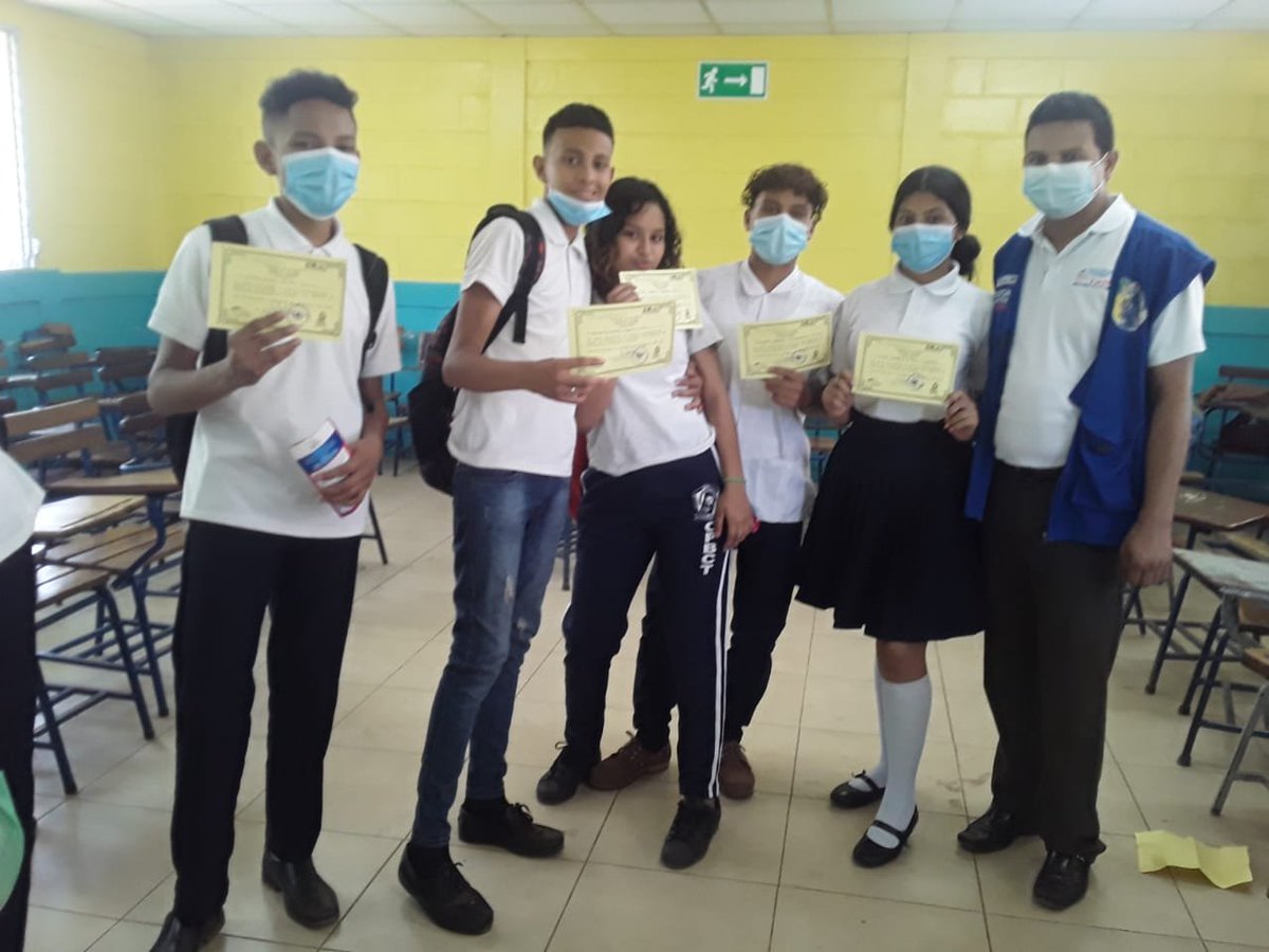 CTipitapa's tweet photo. Convivencia familiar , autoestima en la adolescencia , la empatía, tomas de decisiones son parte de los valores transmitidos a jóvenes en riesgo del Municipio de #Tipitapa #PunoEnAltoLibroAbierto 
#ManaguaSandinista #23marzo 
@DayanaSiles4 @Isabel84866078 @OlgaUrbina16 @ooac03 https://t.co/tvLKoU2Lyz
