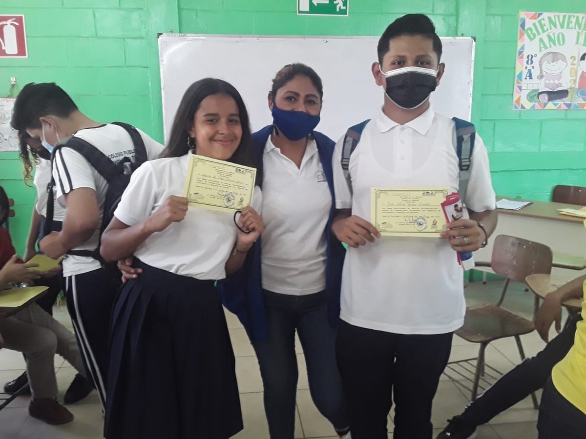 CTipitapa's tweet photo. Convivencia familiar , autoestima en la adolescencia , la empatía, tomas de decisiones son parte de los valores transmitidos a jóvenes en riesgo del Municipio de #Tipitapa #PunoEnAltoLibroAbierto 
#ManaguaSandinista #23marzo 
@DayanaSiles4 @Isabel84866078 @OlgaUrbina16 @ooac03 https://t.co/tvLKoU2Lyz