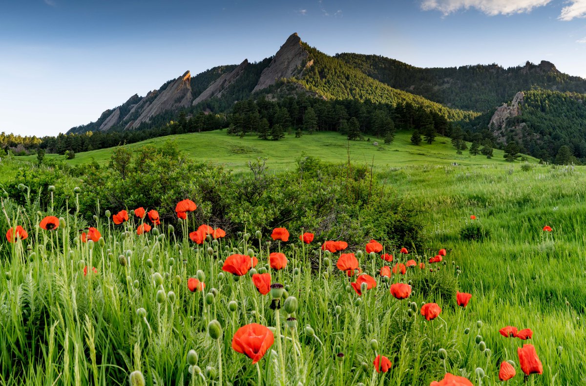Our hearts are with you, #Boulder. 

📸: <a href="/KyleCoopah/">Kyle Cooper</a>