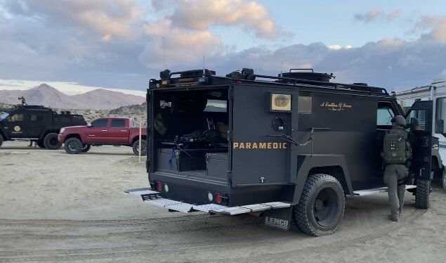 SEBLASD's tweet photo. #LASD SEB SWAT operation in Lake Los Angeles (Antelope Valley) for a homicide suspect has concluded. Suspect in custody. Longmeadow Ave reopened. Neighborhood safe. https://t.co/2liF34SB2h