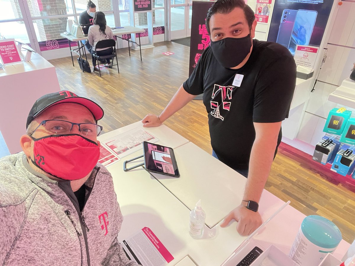 ATLRETAILBIZ's tweet photo. Great visit at the #2store in the country! Rolando and I reviewed how to send a lead, Kristina and I submitted one and Alex closed out a 3 line TFB in store. What a good day!#TFB #ATLRETAILBIZ @GentaWarrioress @HollyJoyRamos @DGurosky @jboy1724 https://t.co/F6sP4ZhJSo