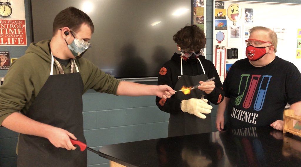 JeffOShields2's tweet photo. #flammableice #calciumcarbide #acetylenegas #combustion #typesofchemicalreactions #chemistry #science #mroshieldschemistry #mroshieldsscience #westwoodhighschoolscience #scienceiscool 🧊 🔥 😎 https://t.co/orcnOZnaYP