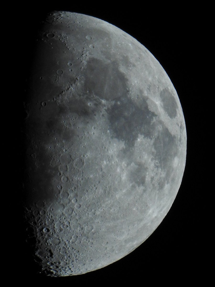 OhmanTeemu's tweet photo. Pari kuvaa #Kuu'sta viime yöltä kameraoptiikalla ruimaistuna. #Äänekoski
#Moon
#Imbrium
#Serenitatis https://t.co/8WXrxolQKF