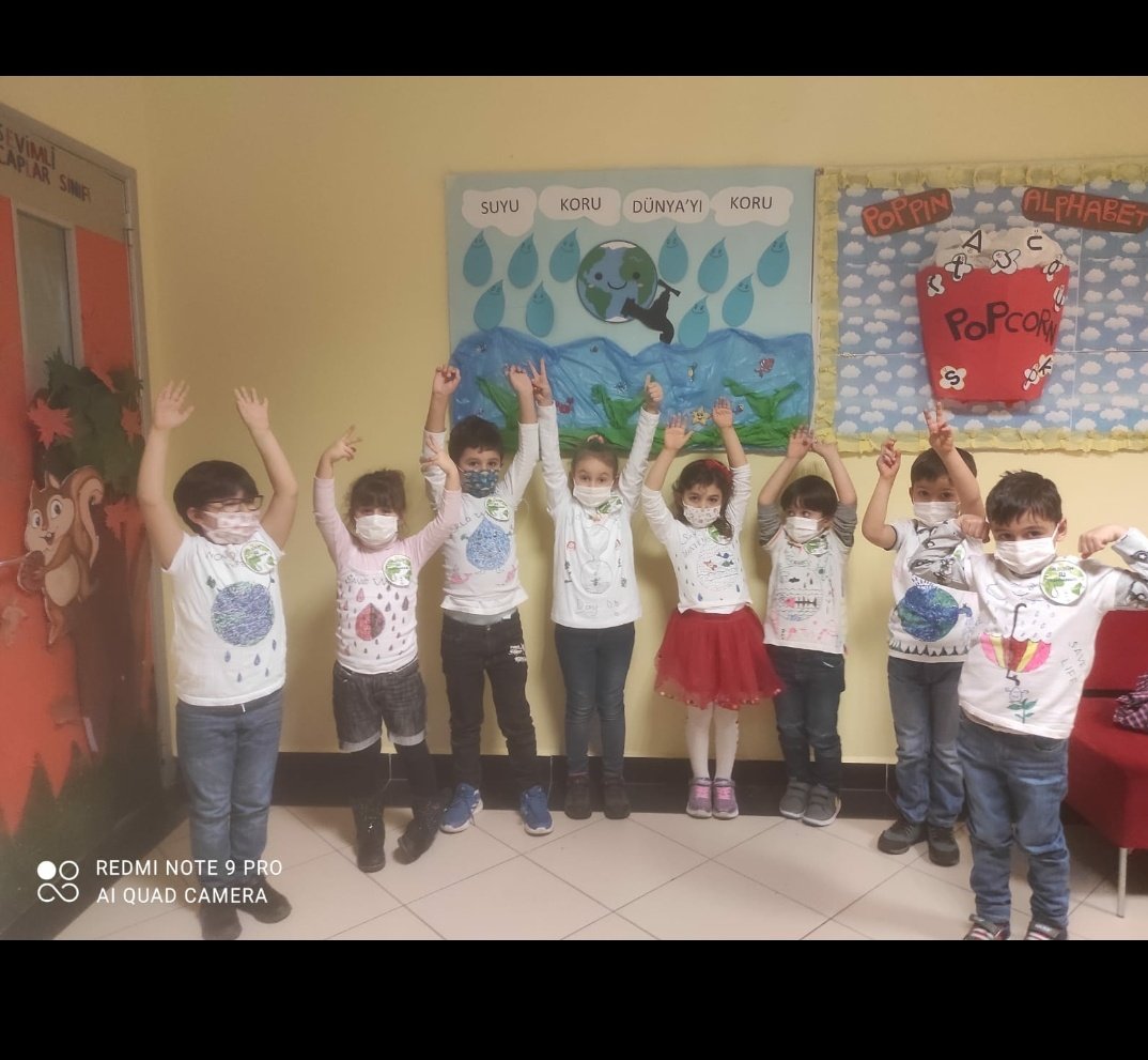 2Ekoloji's tweet photo. Dünya Su Günümüzü eğlenceli ve eğitici bir etkinlikle renklendirdik. Su hakkında pek çok bilgi öğrendik ve sorumluluklarımızı hatırladık. Geleceğin su kahramanları hazır. 🌍🌱💧 @AliRizaLule @KvancBarlas @MerveTopcuoglu @TufekVolkan @EsraAkcanBastan @sevdavurhan https://t.co/CuYEAjlSP1