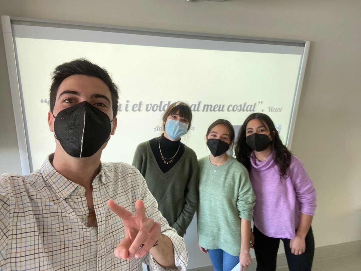 lesblaves's tweet photo. Hui hem realitzat l'exposició del nostre treball "la riquesa de la llengua" a classe!! 🥳 @DhccmU Ha sigut molt gratificant poder mostrar els nostres resultat als companys. A més, ha sigut molt interessant aprendre sobre  el treball de la resta de grups👏🏼🤓 https://t.co/lCmf0NJ1rc