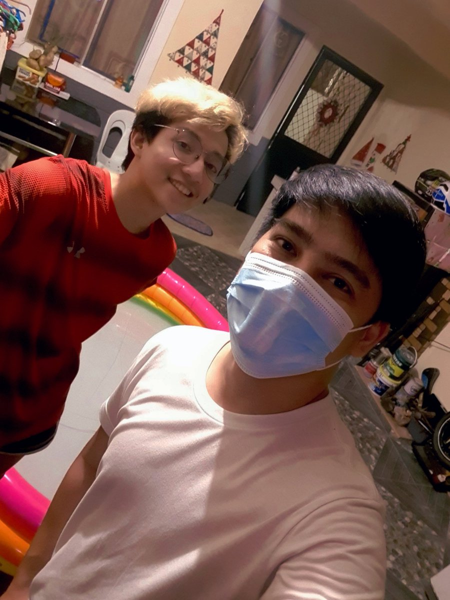 ChesterCorpuz08's tweet photo. Salamat sa pamidnight snack neighborhood at mahabang kwentuhan. Hating gabi na pala. Uwian na 😂😴 https://t.co/ovZ5AIslTN
