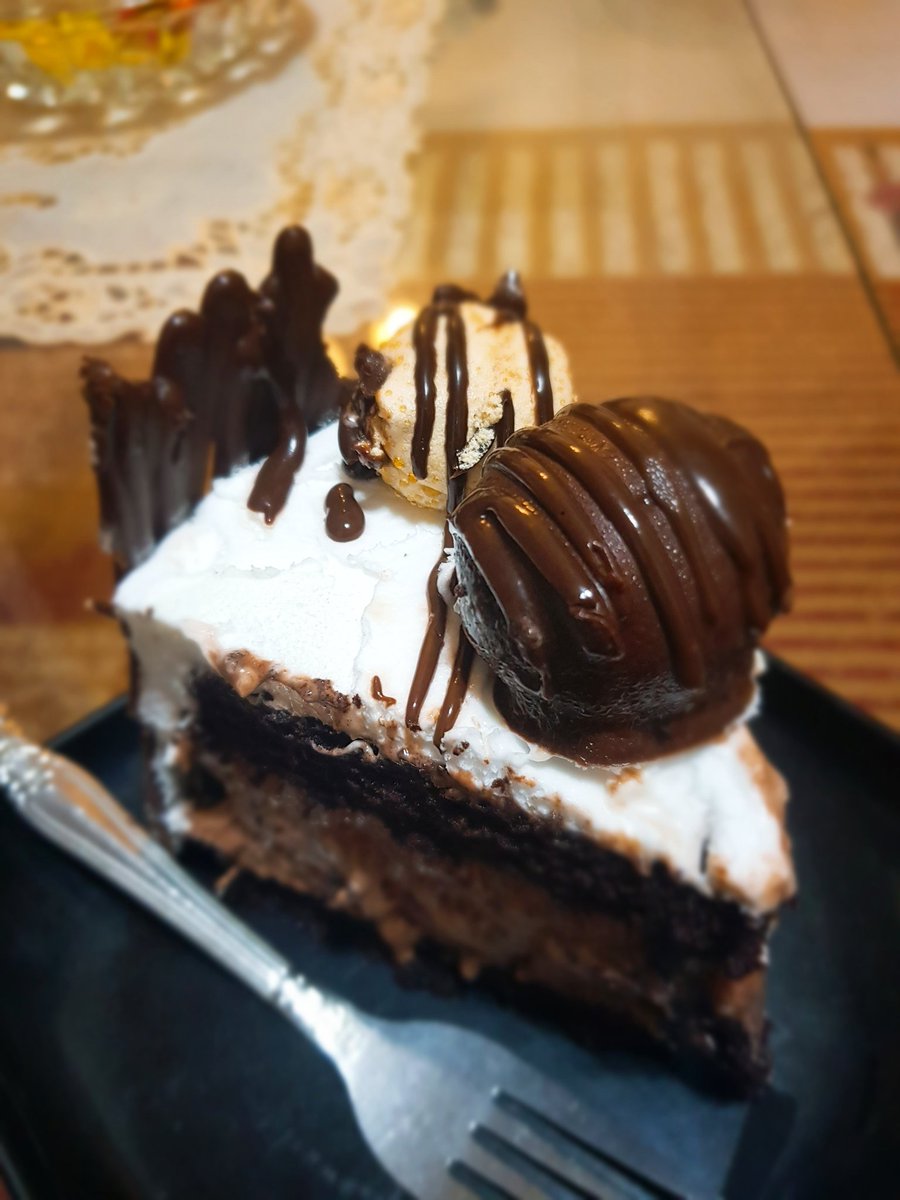 ChesterCorpuz08's tweet photo. Salamat sa pamidnight snack neighborhood at mahabang kwentuhan. Hating gabi na pala. Uwian na 😂😴 https://t.co/ovZ5AIslTN