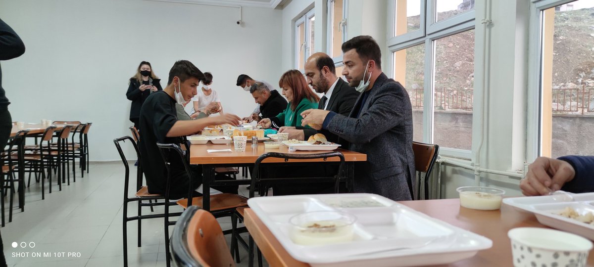278094mebk12tr1's tweet photo. İl Milli Eğitim Müdiremiz sayin Nazan ŞENER ve Şube Müdürümüz Selman ÇİFÇİ  okul pansiyonumuzu ziyaret ederek bizleri onore etti. . Kendisini okulumuzda  ağırlamaktan mutluluk duyduk. 
@tcmeb 
@ziyaselcuk 
@SirnakValiligi
 @ahpehlivan53 
@SIRNAKMEM73 
@nznsener 
@M_Bulut73 https://t.co/ikuiXe9irD