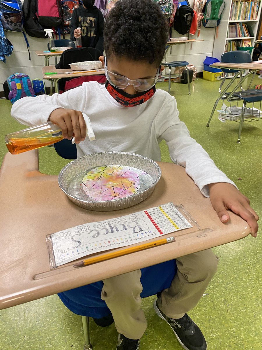 HaysStem's tweet photo. #2ndgradeSTEM was full of fizzing eggs, smiles, laughs, and a lot of learning today! ##FcpsSTEM @OESrockSTARS @Supt_Hamlett https://t.co/teW9ED0GNN