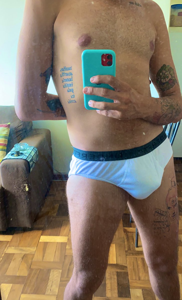 versCWB30's tweet photo. Vcs Tbn ficam de cueca sozinhos em casa??? #tacalor #cwb #cwbgay @pirocaderua @video_dragon https://t.co/ydt9UhuGHN