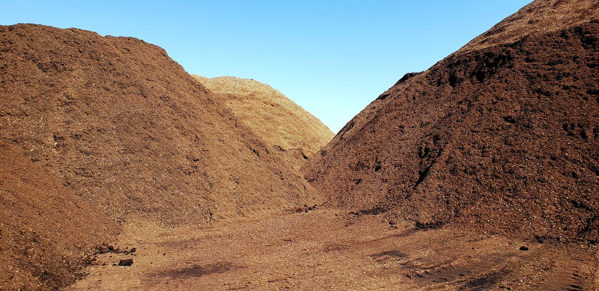 CleanCutTree's tweet image. Let mulch season begin!
Visit the Grayslake or Hoffman Estates (corner of Higgins &amp;amp; Old Sutton Road) location to pick up mulch or call 847-265-000 to schedule a home delivery.