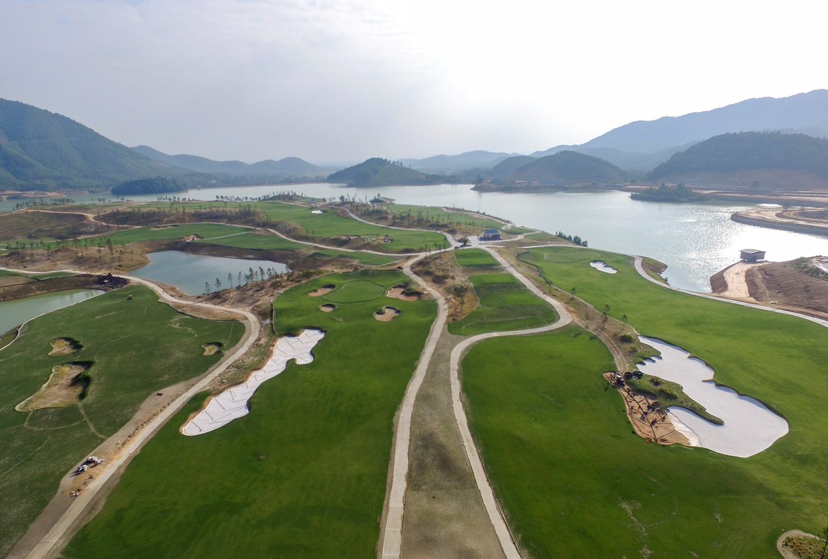FaldoDesign's tweet photo. 🇻🇳Excited to reveal an all-new design at the Thanh Lanh Golf Club, Vietnam! 🇻🇳

The design creates an unforgettable landscape for golfers with lakeside views and its mountain backdrop across all 18-holes. 

We can’t wait to see the first tee shots…

@NickFaldo006 
#Memorability https://t.co/Cc6hrnTWgc